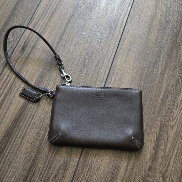 861. Coach Brown Leather Wristlet EUC 4in X 6 In. - Picture 1 of 9